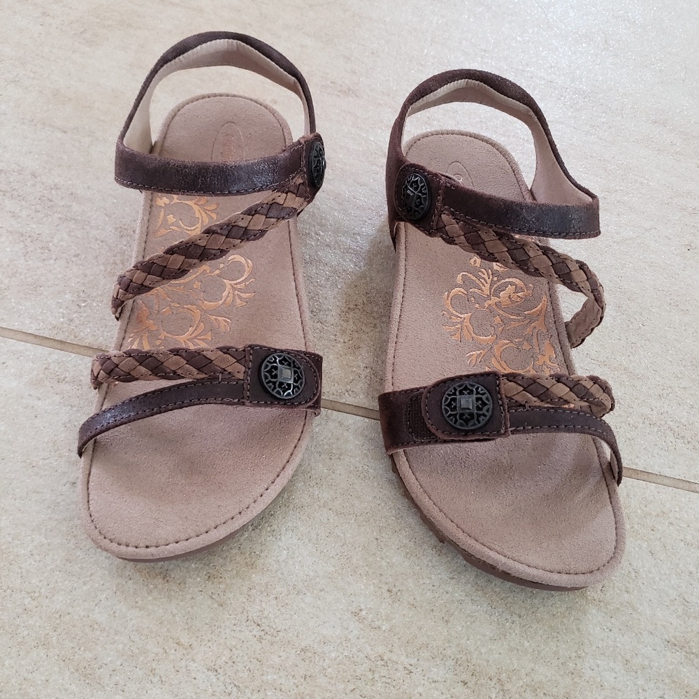 Aetrex Jillian Brown  Sandals Size 7 New in Box